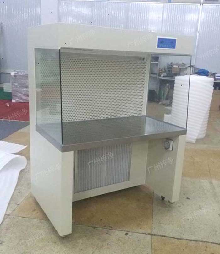 超净工作台在洁净工作台的基础上,增加了风速和风量控制,使得工作区域内的空气流速更加均匀,从而提高洁净度。 洁净工作台与超净工作台的区别