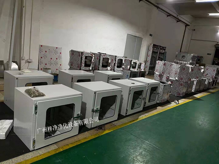 传递窗在实验室中扮演着多重重要。 传递窗在实验室中的重要作用